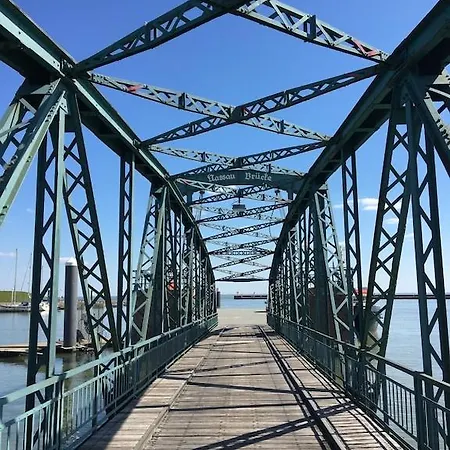 Schoenes Feriendomizil Mit Meerblick Suedstrand Naehe Fliegerdeich In Wilhelmshaven